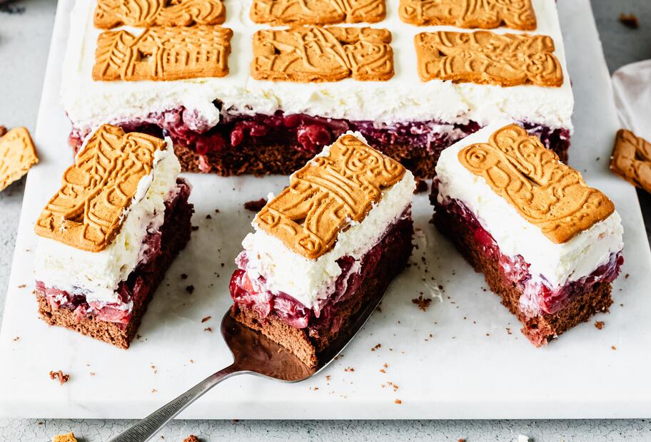 Spekulatiuskeks-Schokokuchen mit Kirschen