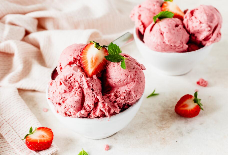 Erdbeereis im Thermomix® besonders schnell | ZAUBERTOPF