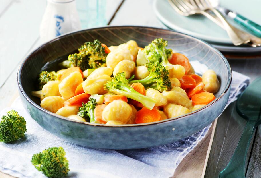 Gemüse-Gnocchi-Pfanne mit Gorgonzolasoße