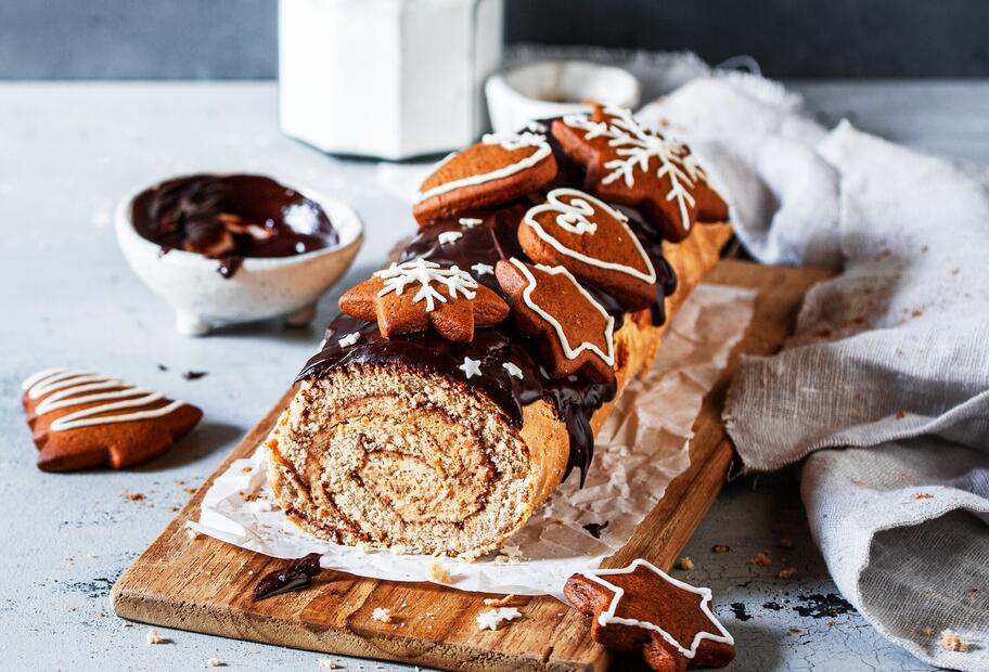 Weihnachtliche Lebkuchen-Biskuitrolle