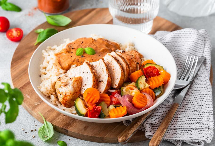 Hähnchen mit Reis und Gemüse