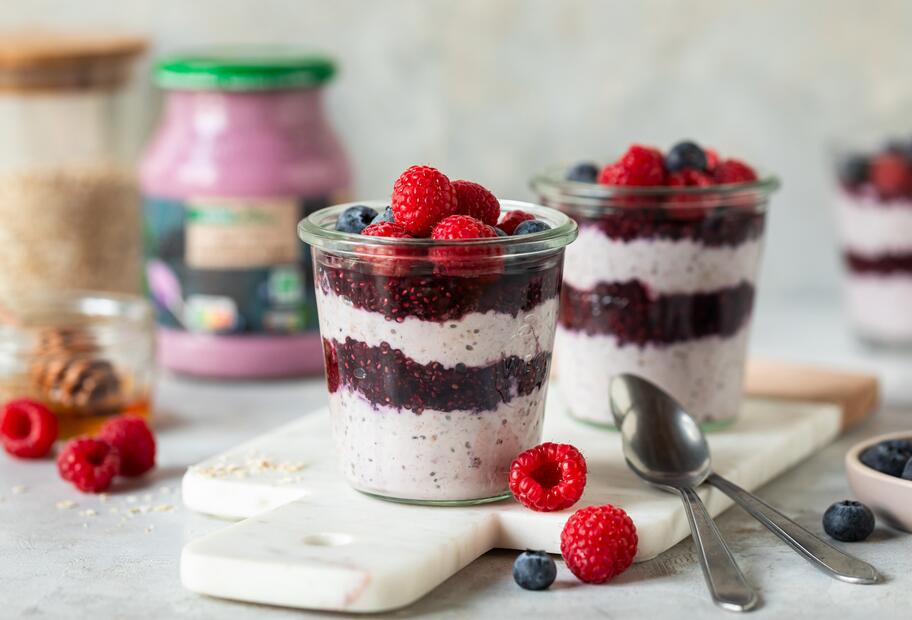 Overnight Oats mit Heidelbeer Cassis Joghurt