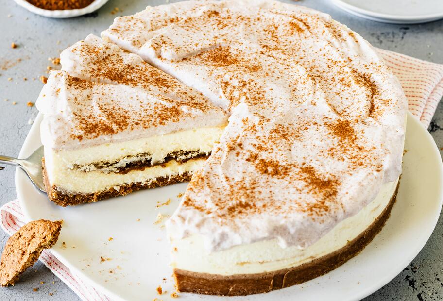 Cinnamon Roll Cheesecake