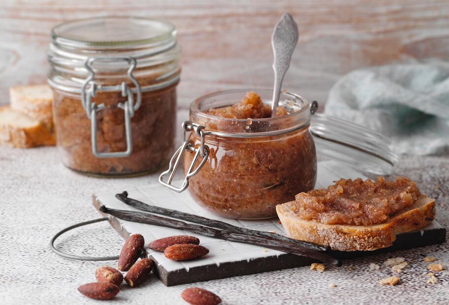 Fein salzige Mandelcreme mit Vanille