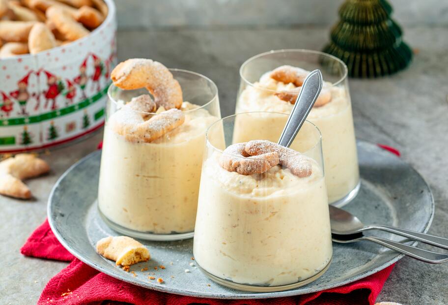 Weißes Vanillekipferl-Creme-Dessert