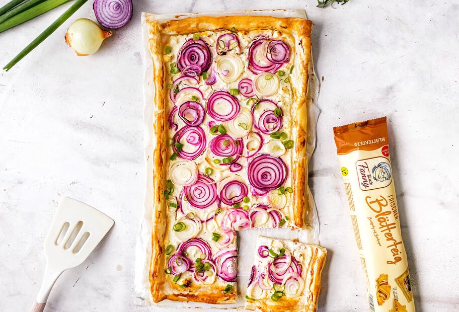 Schnelle Zwiebelgalette vom Blech für deine Gäste