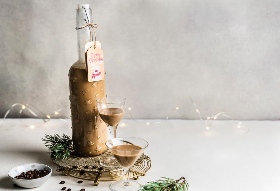 Kaffee-Sahne-Likör mit Eigelb