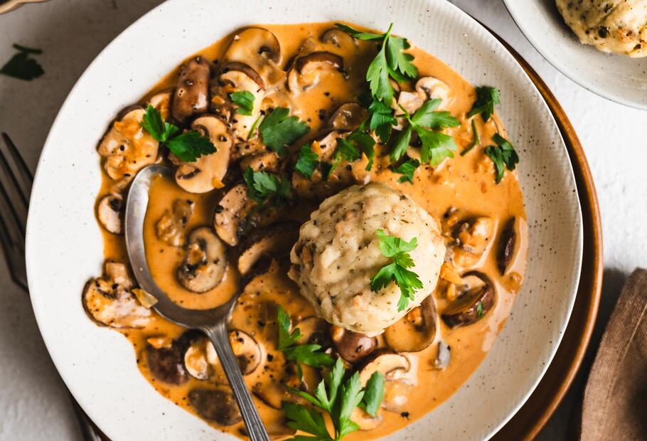 Knödel "Jäger-Art" mit dem Thermomix® Knödel "Jäger-Art" mit dem Thermomix®