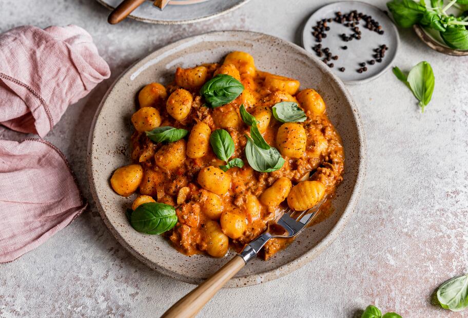 15-Minuten-Gnocchi mit Hackfleischsoße