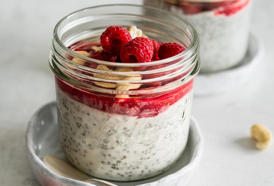 Chia-Pudding mit Himbeerpüree
