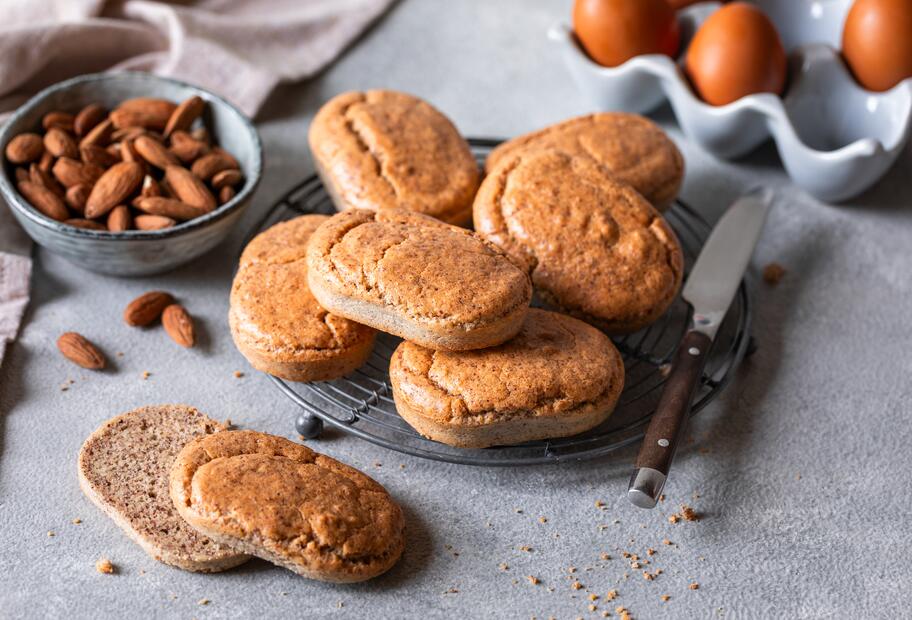 Low-Carb-Mandelbrötchen