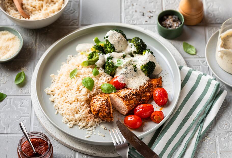 Pesto-Hähnchen mit Tomaten
