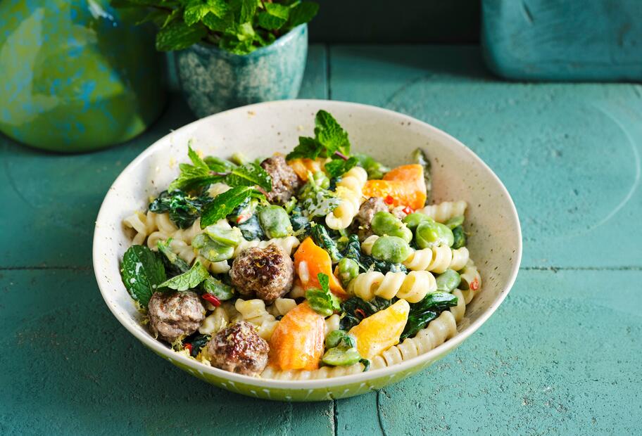 Helden-Teller mit Hackbällchen