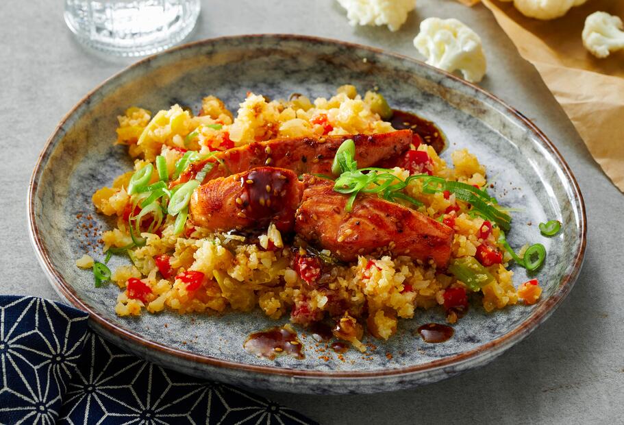 Low-Carb-Blumenkohlreis mit Lachs