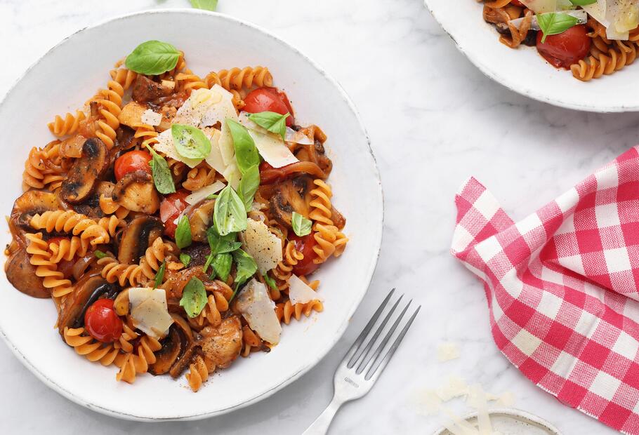 Leichte Linsenpasta mit Pilz-Tomatensoße