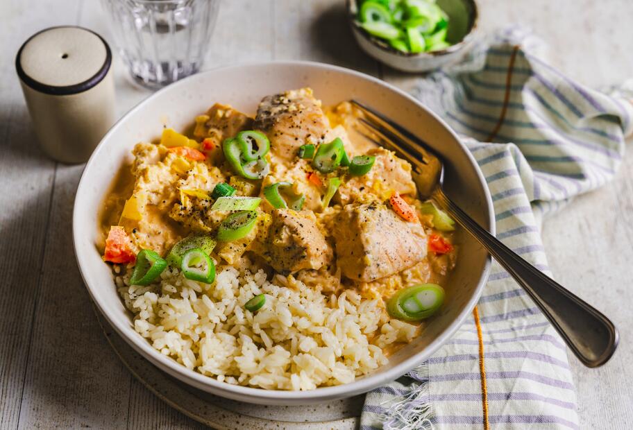 Lachswürfel mit Senf-Schmand-Soße