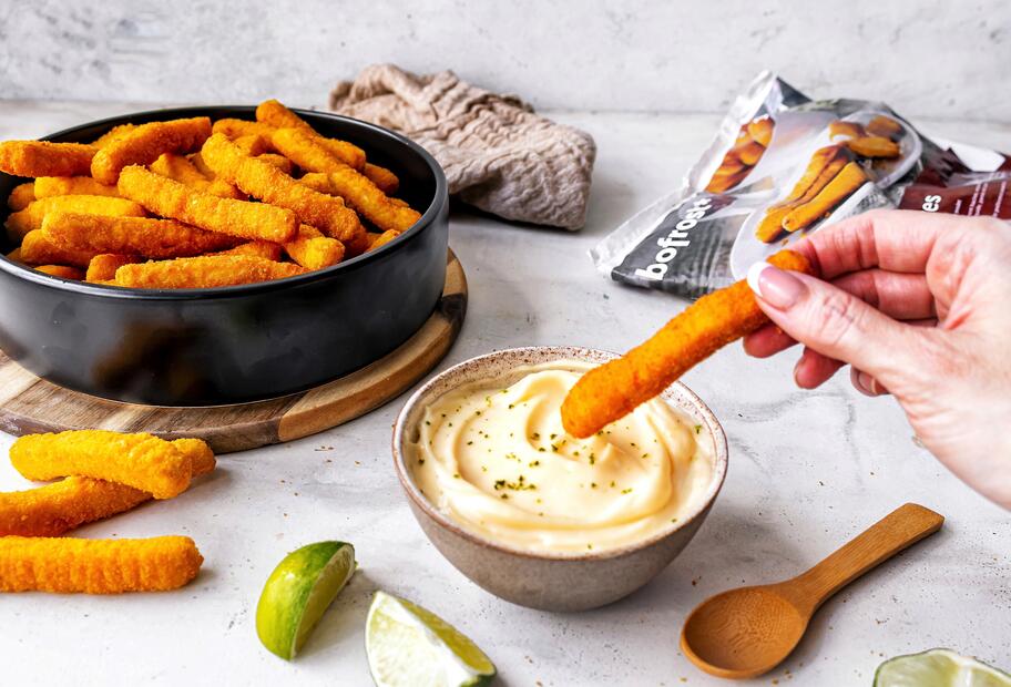 Knusprige Hähnchen-Frites mit schneller Limetten-Mayonnaise