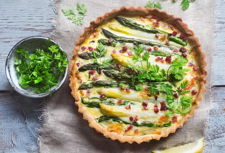 Spargel-Hollandaise-Quiche mit Schinken
