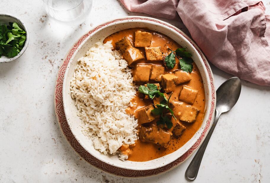 Vegetarisches Butter Chicken mit Tofu
