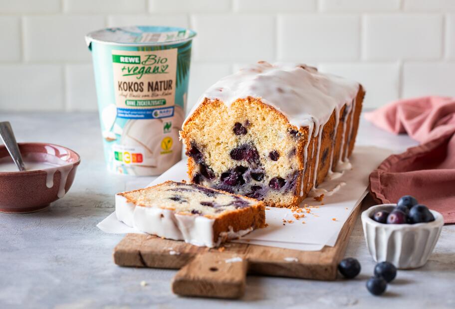 Kokos-Joghurtkuchen mit Blaubeeren