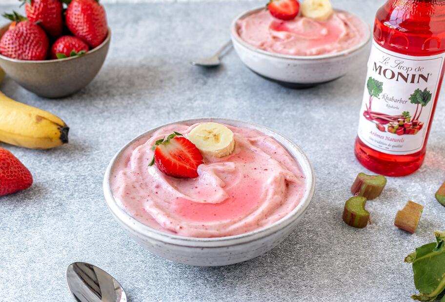 Erdbeer-Rhabarber-Nicecream aus 3 Zutaten