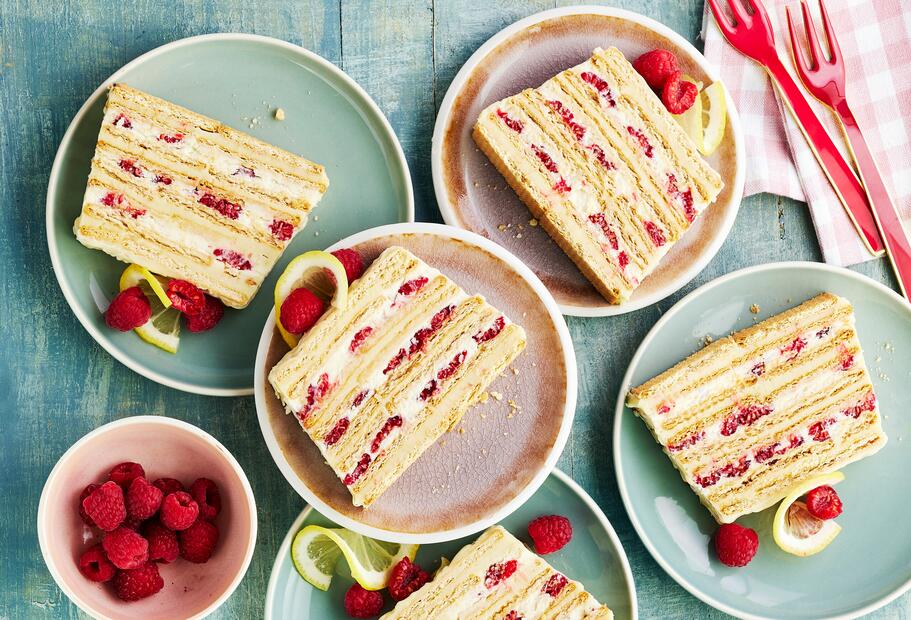 Kalter Hund mit Himbeeren