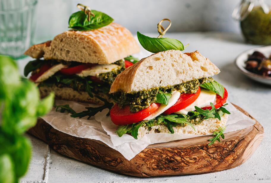 10-Minuten-Ciabatta-Sandwich mit Pesto