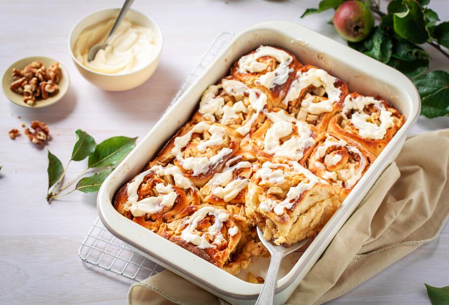 Apfel-Walnuss-Hefeschnecken