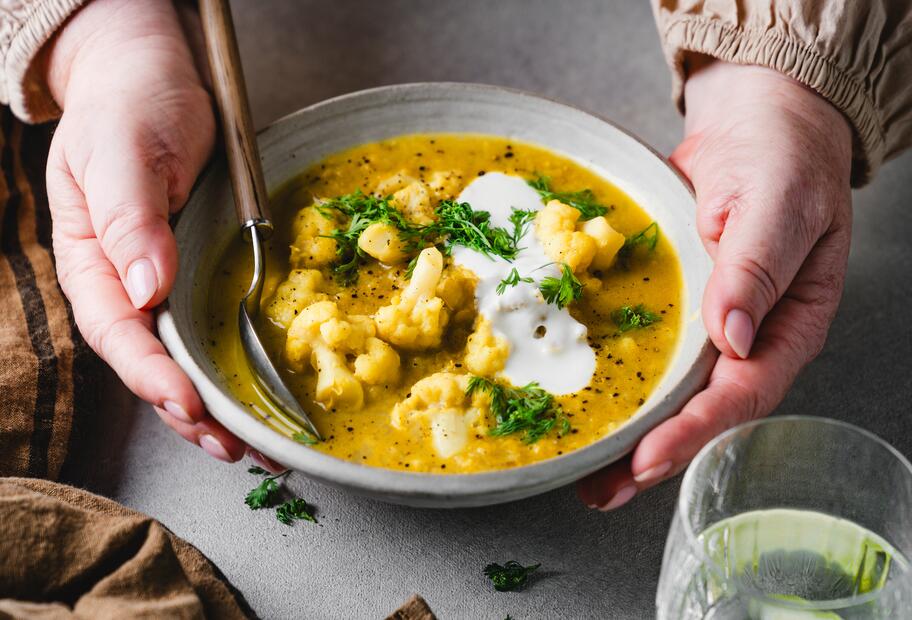 Goldene Blumenkohl-Linsensuppe