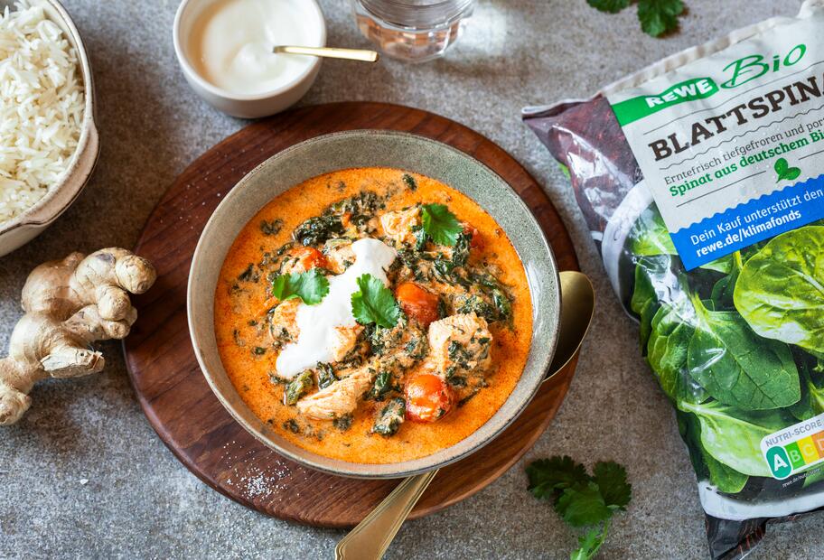Tomaten-Spinat Curry mit Hähnchen