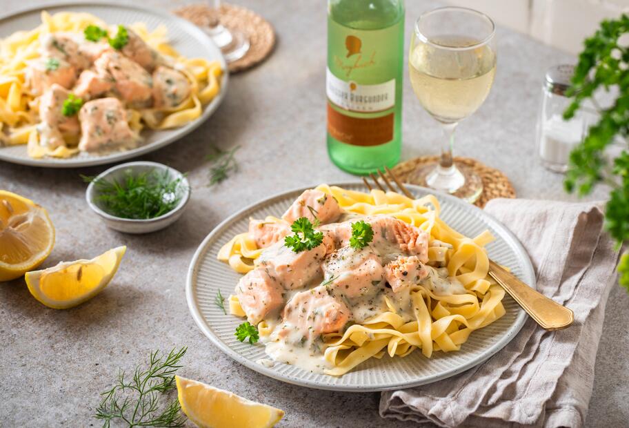 Lachs mit Weißwein-Zitronen-Soße an Tagliatelle für den Thermomix®