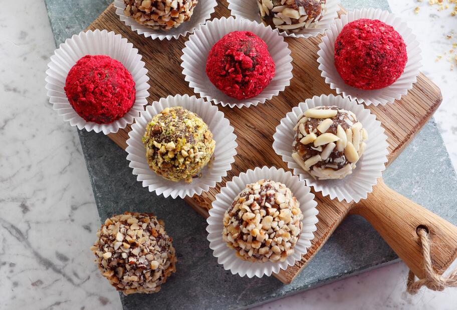 Schnelle Schokoladen-Dattel-Pralinen