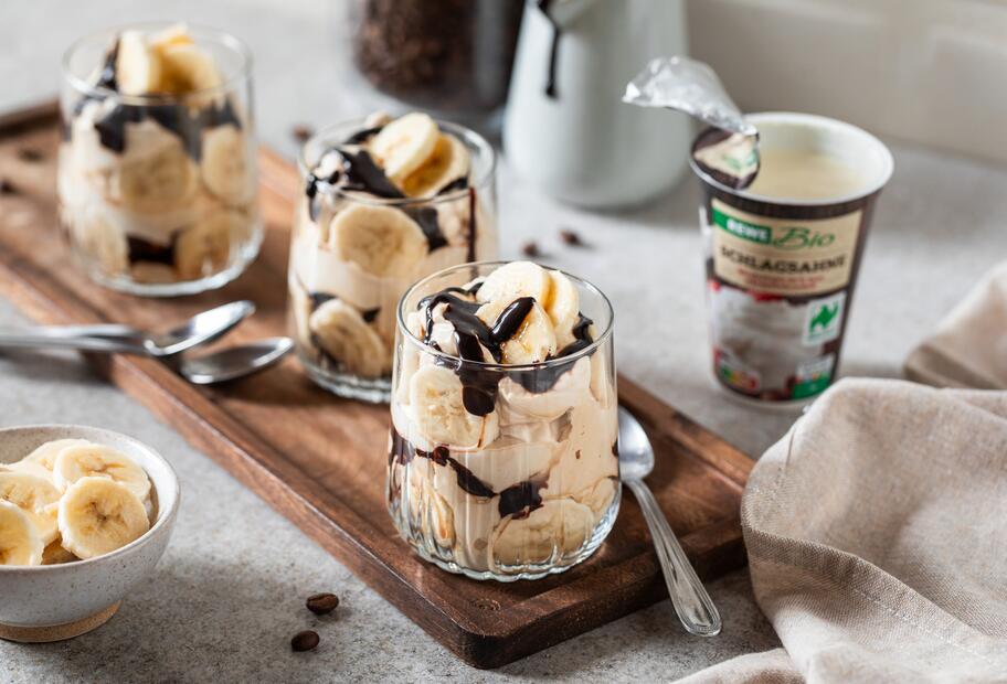 Banana-Latte-Dessert im Glas