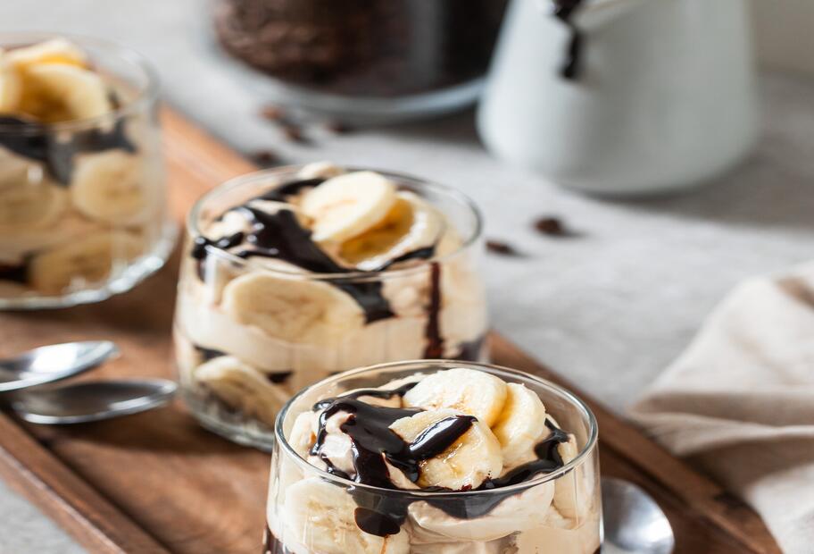 Banana-Latte-Dessert im Glas