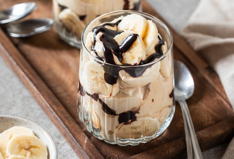 Banana-Latte-Dessert im Glas