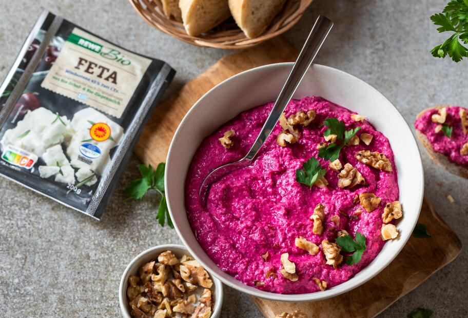 Rote-Bete-Feta-Dip
