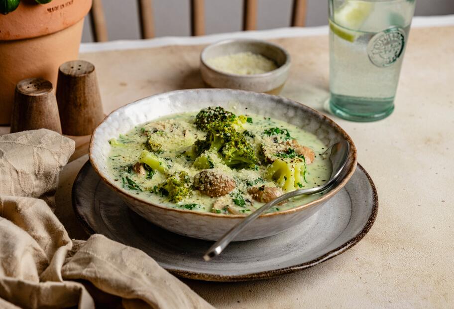 All-in-One Brokkoli-Suppe mit dem Thermomix® All-in-One Brokkoli-Suppe mit dem Thermomix®