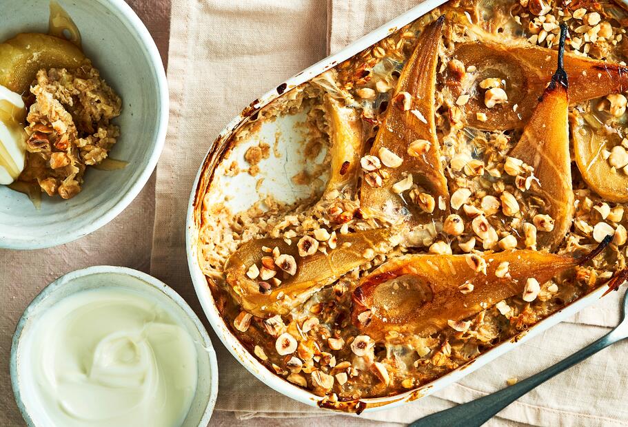 Birnen-Haferflocken-Auflauf mit Nüssen