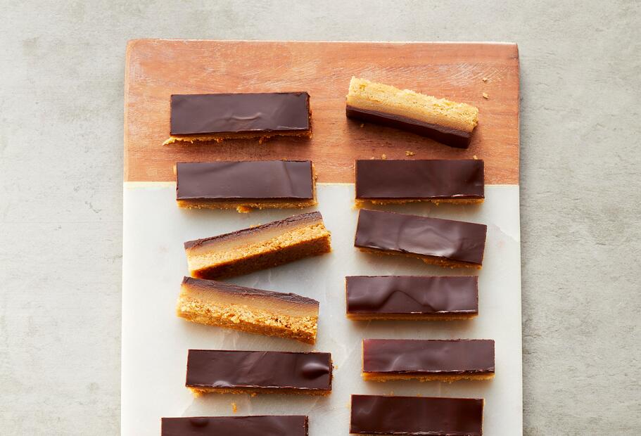Erdnuss-Riegel mit Schokolade