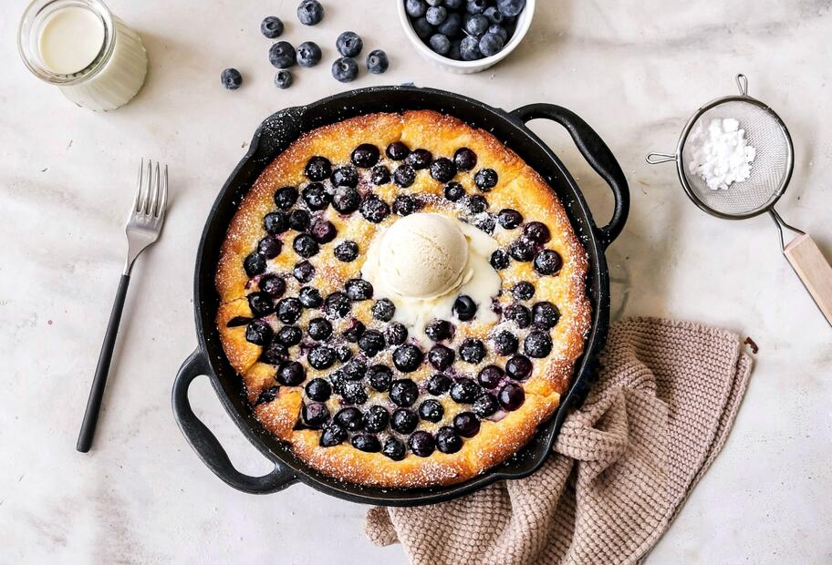 Dutch Baby – Ofenpfannkuchen mit Heidelbeeren
