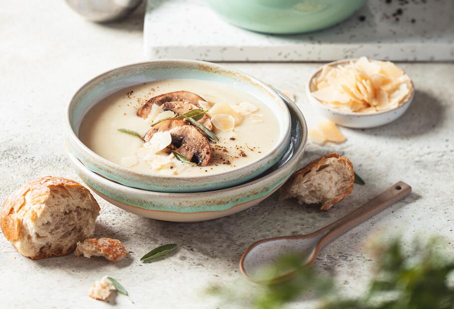 Blumenkohl-Parmesan-Suppe mit Pilzen