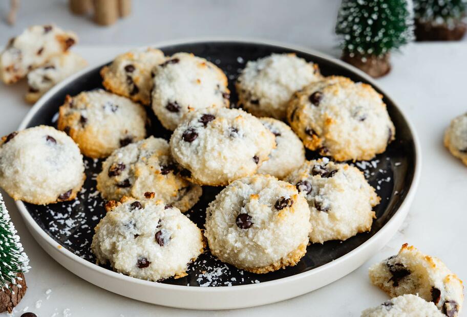 Kokosmakronen mit Kondensmilch und Schokostreusel