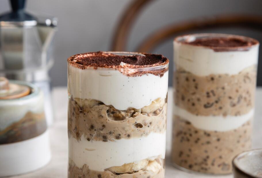 Wachmacher-Oats mit Kaffee und Bananenjoghurt