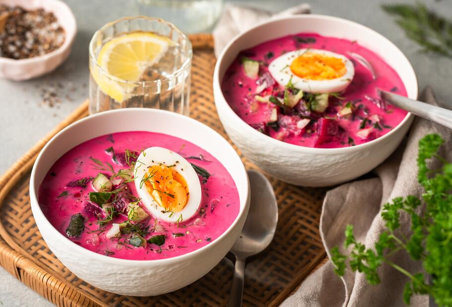 Litauische kalte Rote-Bete-Suppe