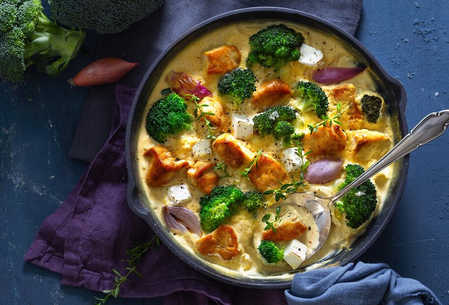 Low-Carb-Hähnchenauflauf mit Brokkoli – proteinreich!