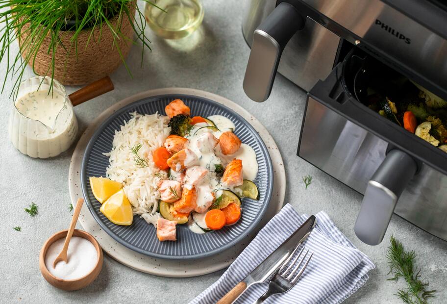 Saftige Airfryer-Lachswürfel mit Gemüse