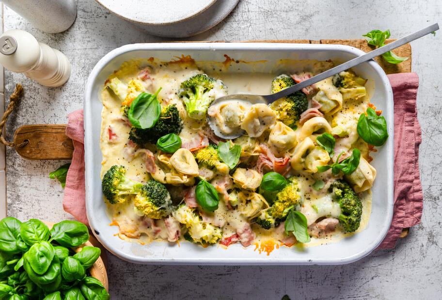 Feierabendblech Tortellini mit Schinken-Sahne-Soße