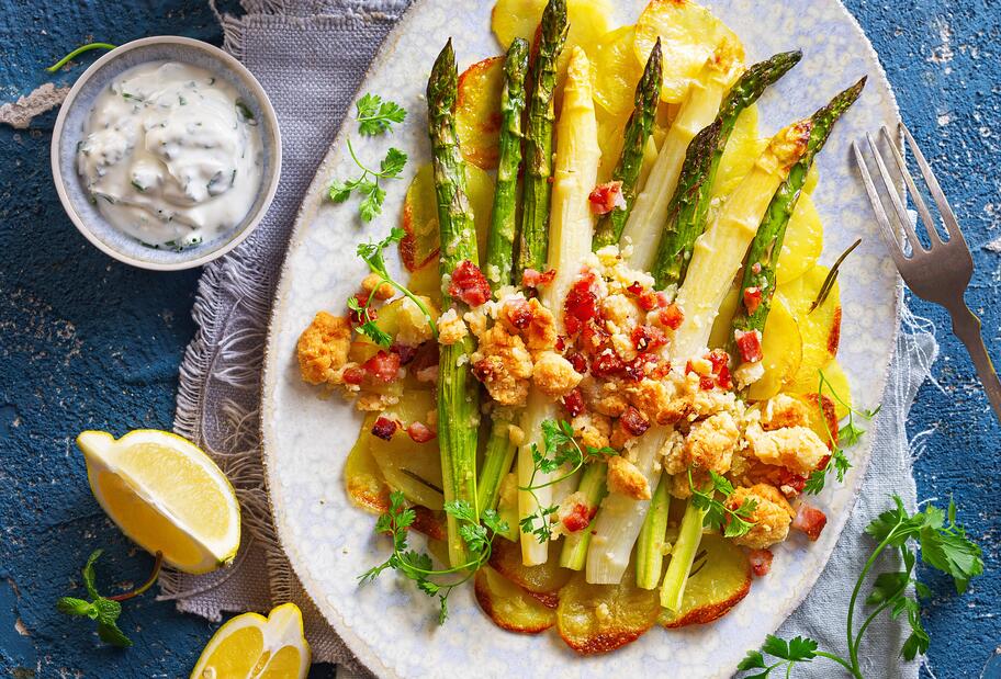 Ofen-Spargel mit Parmesanstreuseln