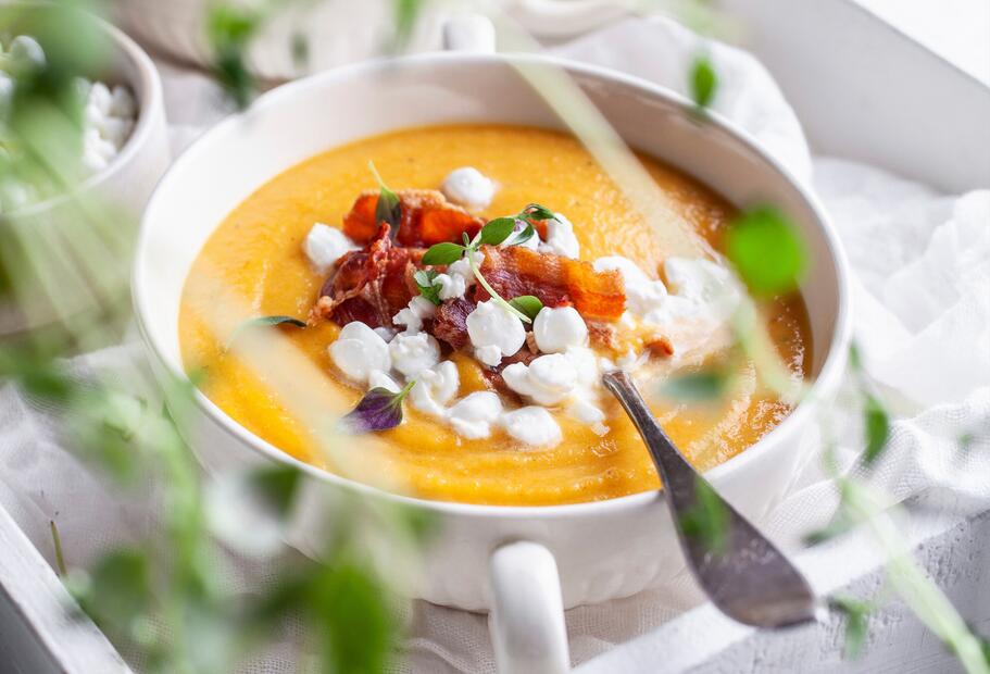 Schnelle Karotten-Ricotta-Suppe mit Bacon
