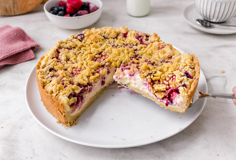 Beeren-Streuselkuchen mit Schmand